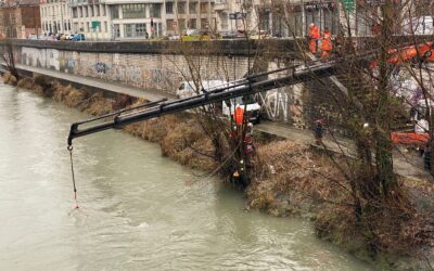 Intervention sur l’Isère au niveau du pont de la Porte de France : retrait d’un véhicule immergé